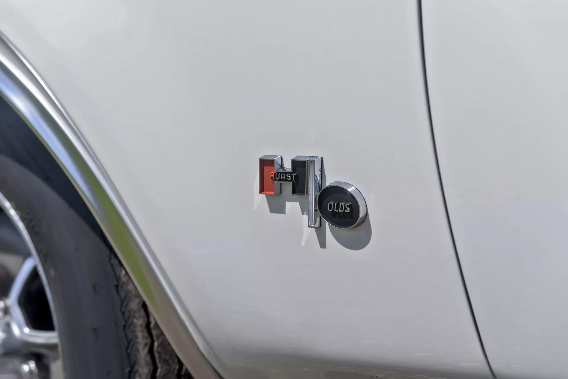 The 1969 Hurst/Olds Came with a ‘His and Hers’ Shifter—And It Meant Exactly What You Thought