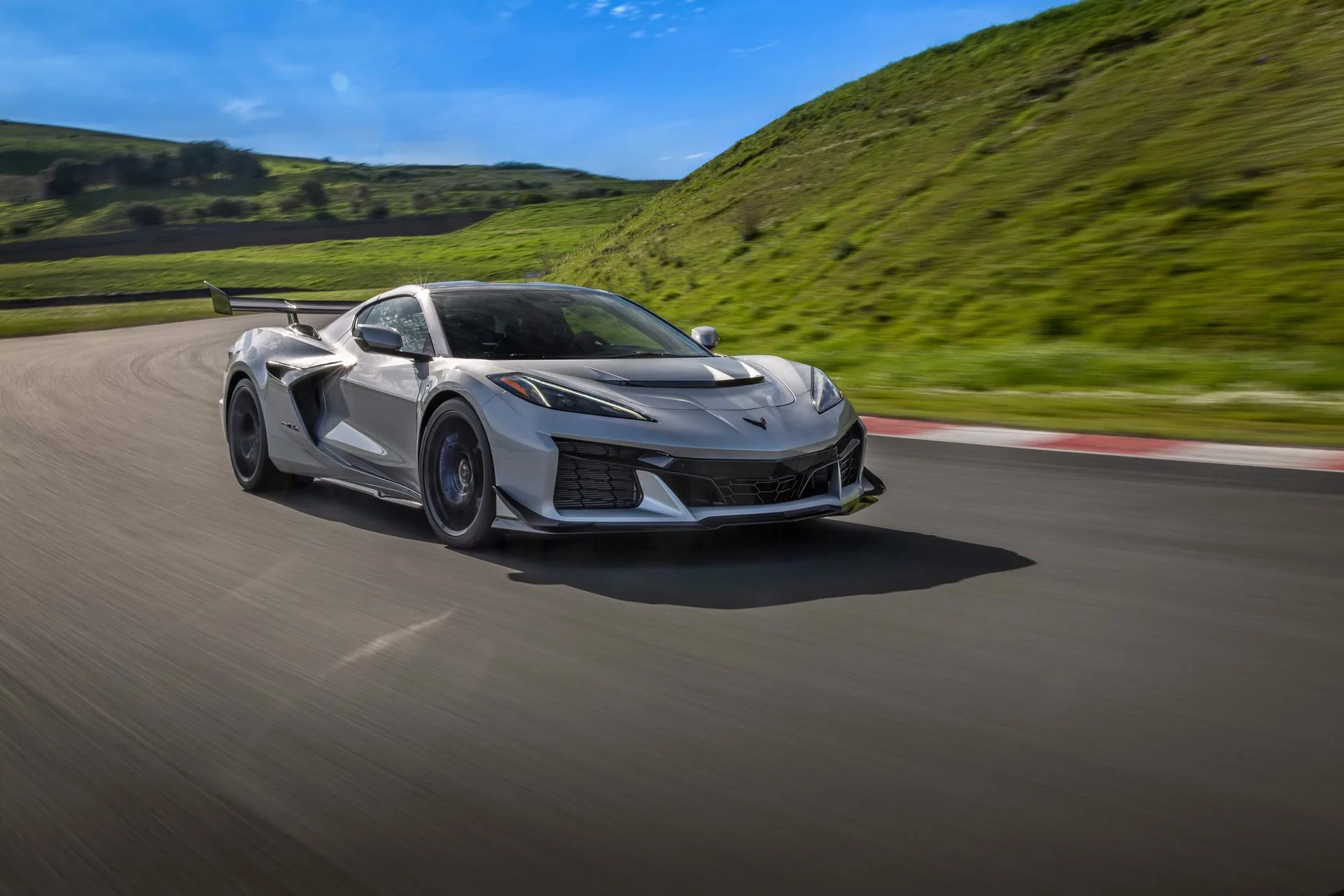1,250 HP Corvette ZR1X Targets New Pikes Peak Production Record