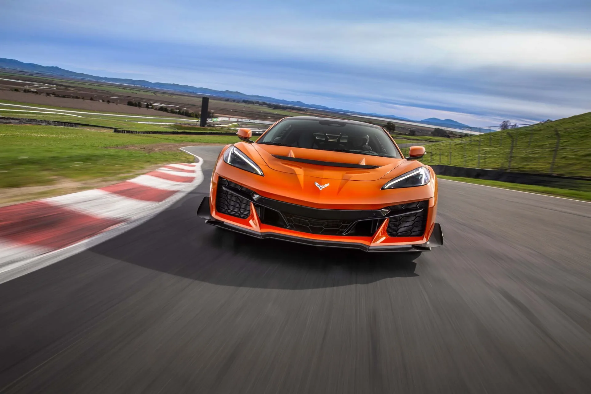 1,250 HP Corvette ZR1X Targets New Pikes Peak Production Record