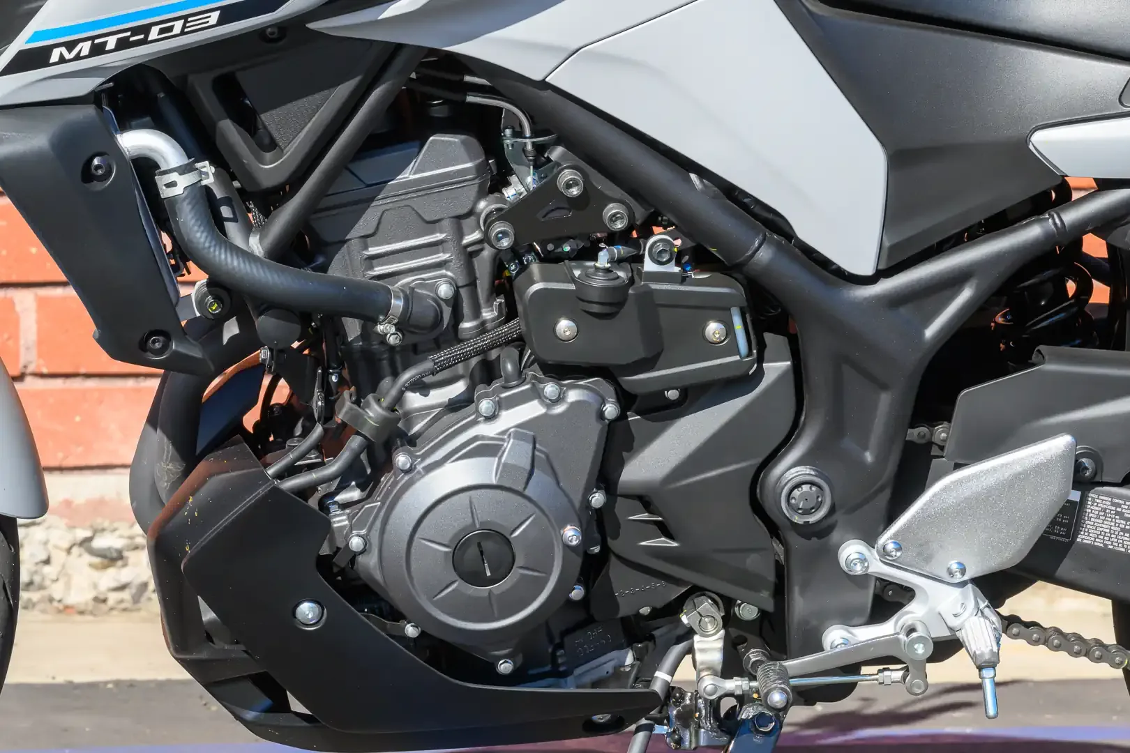 Revisión de 2026 Yamaha MT-03: 15 datos importantes sobre una moto deportiva de $ 4,999
