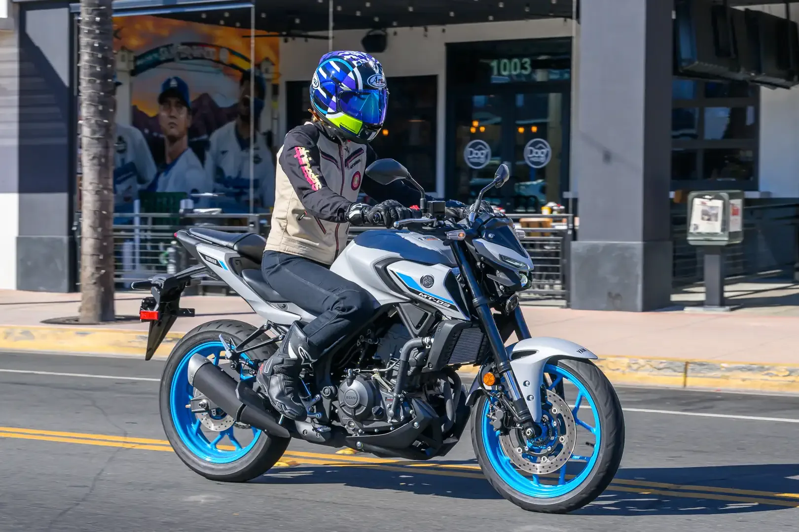 Revisión de 2026 Yamaha MT-03: 15 datos importantes sobre una moto deportiva de $ 4,999