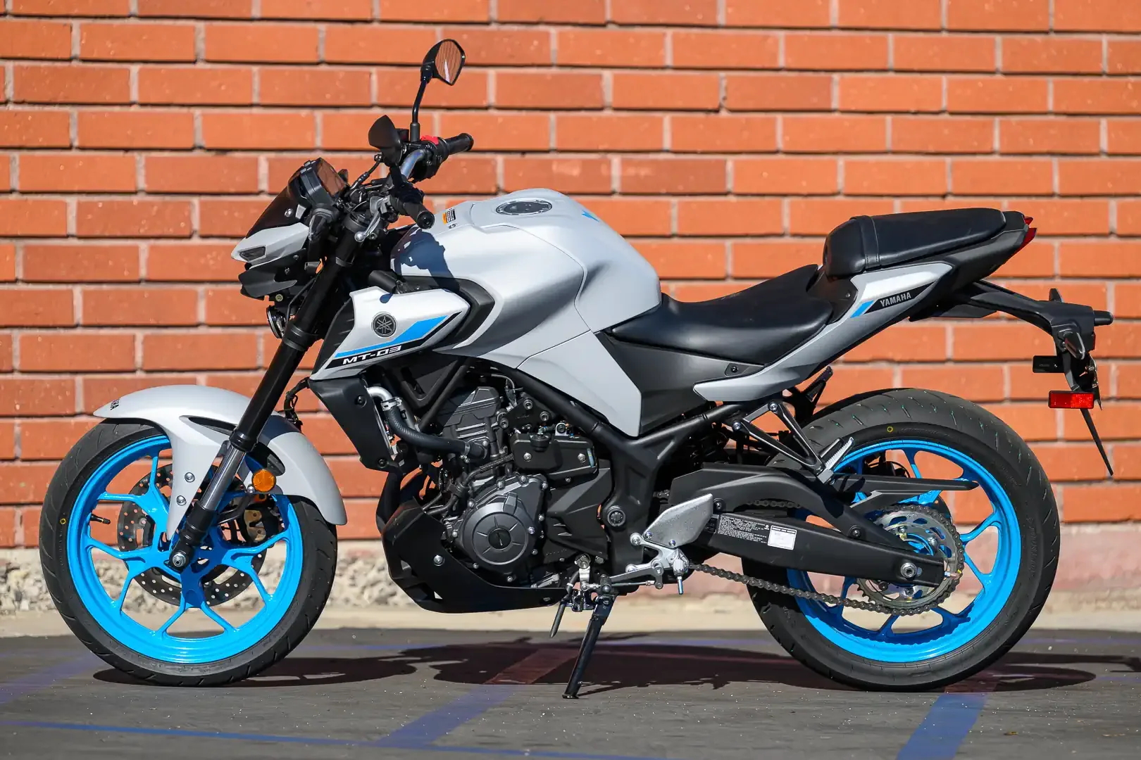 Revisión de 2026 Yamaha MT-03: 15 datos importantes sobre una moto deportiva de $ 4,999