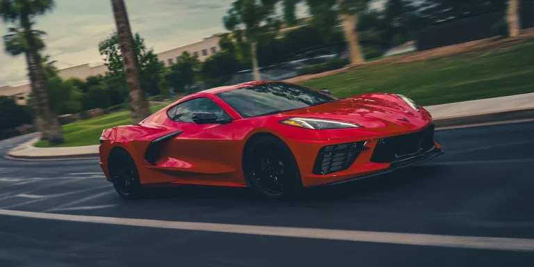 Cea mai ieftină mașină nouă de 200 km/h pe care o puteți cumpăra chiar acum este o Corvette Chevy de 73.495 USD