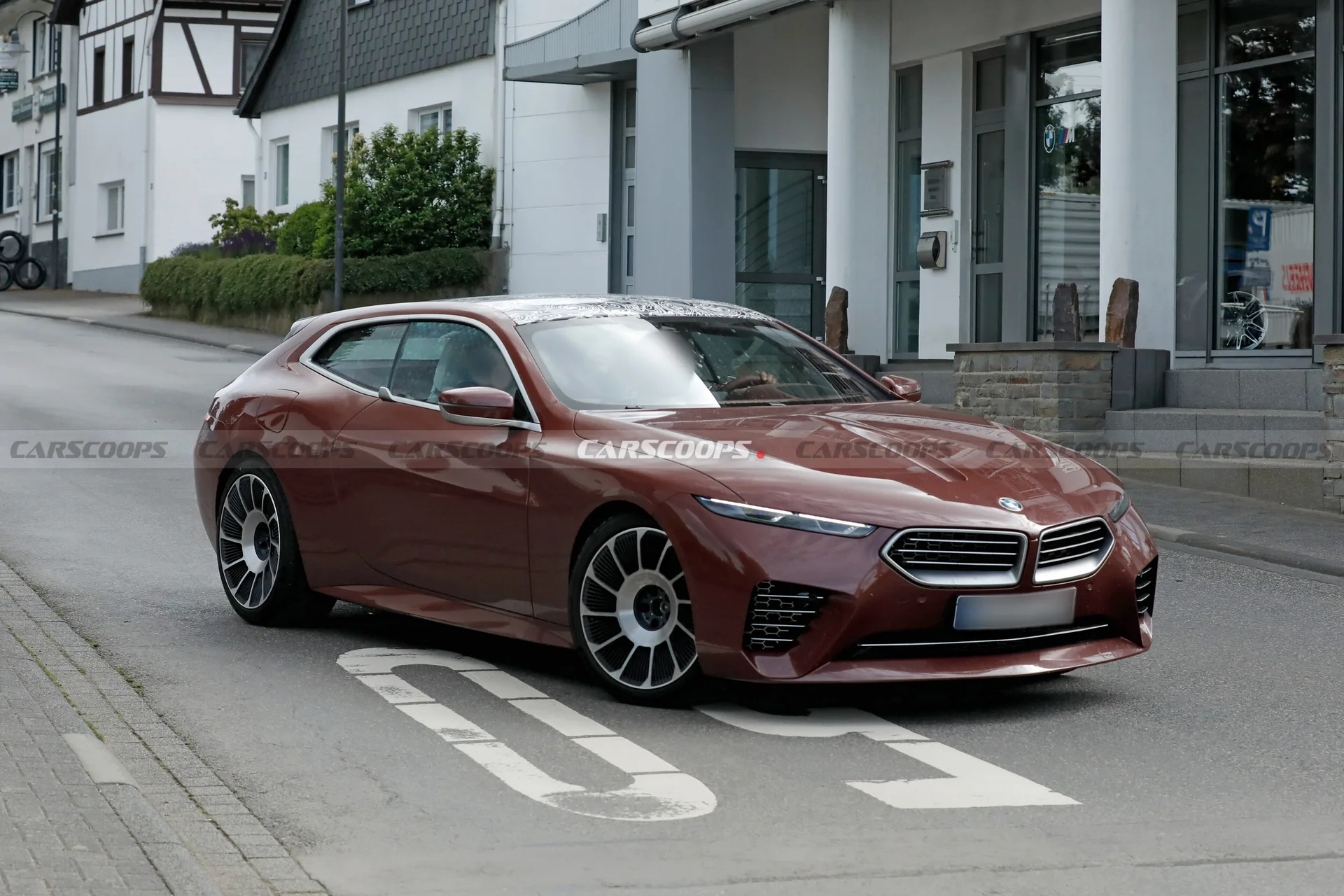 BMW за 580 000 долара V8 стреляща спирачка е забелязана напълно изложена