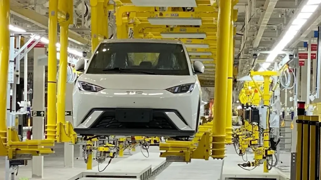 ديمقراطيو مجلس النواب يحثون ترامب على إبعاد صانعي السيارات الصينيين عن الولايات المتحدة