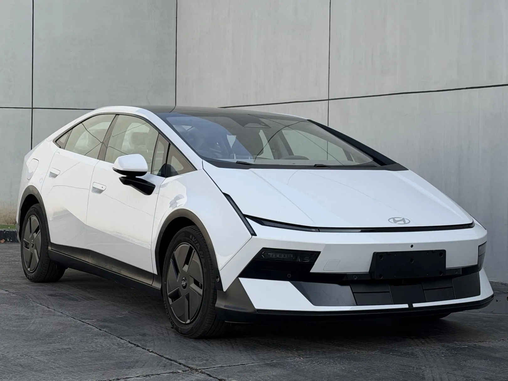 Hyundai’s Ioniq V Sedan Promises 404 Miles on a Small Battery