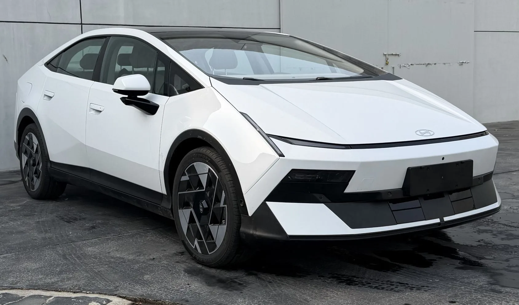 Hyundai’s Ioniq V Sedan Promises 404 Miles on a Small Battery