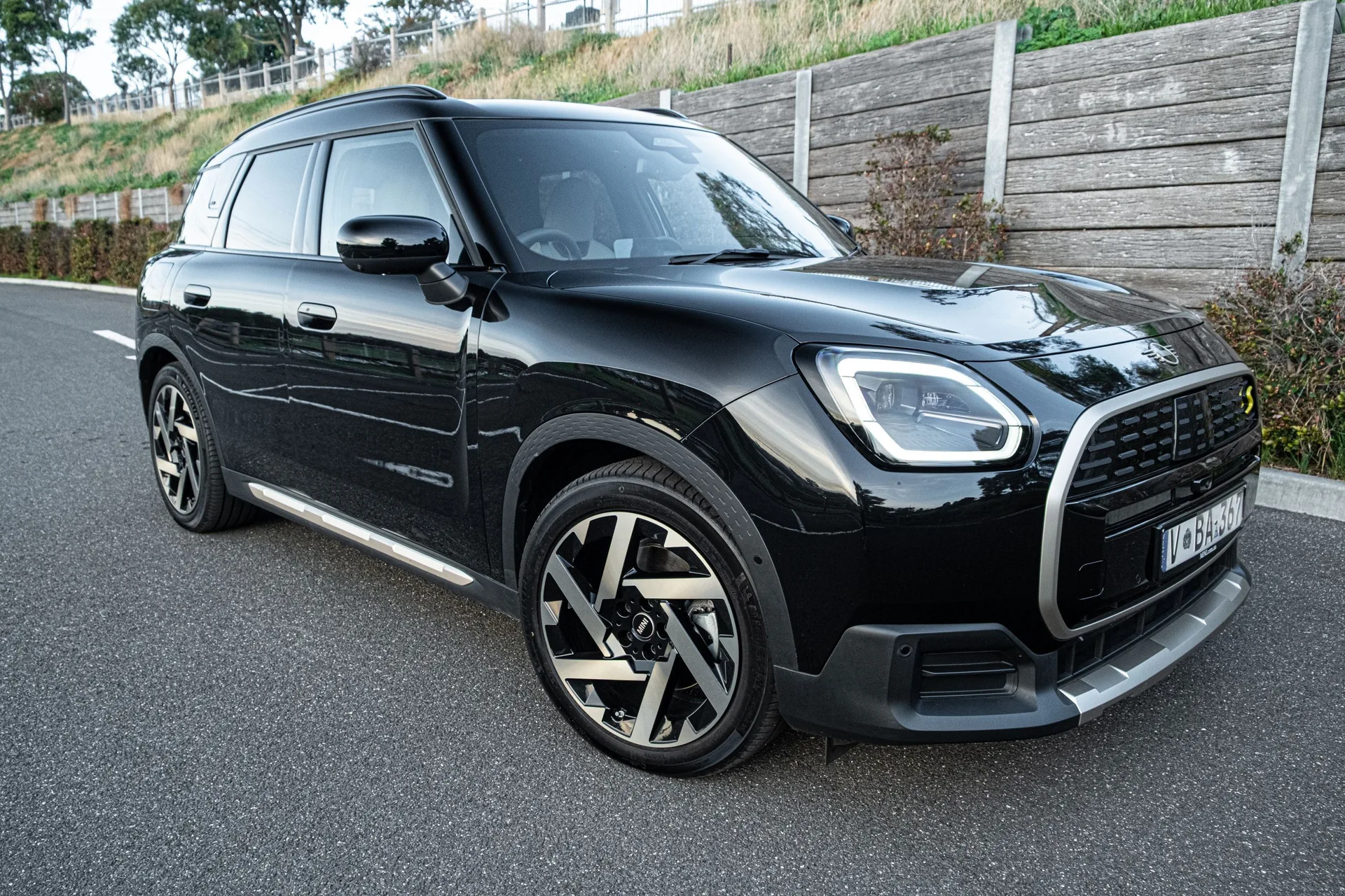 Mini’s 2026 Countryman SE ALL4 Electric: The Most Fun You Can Have With a Bad Idea | Review