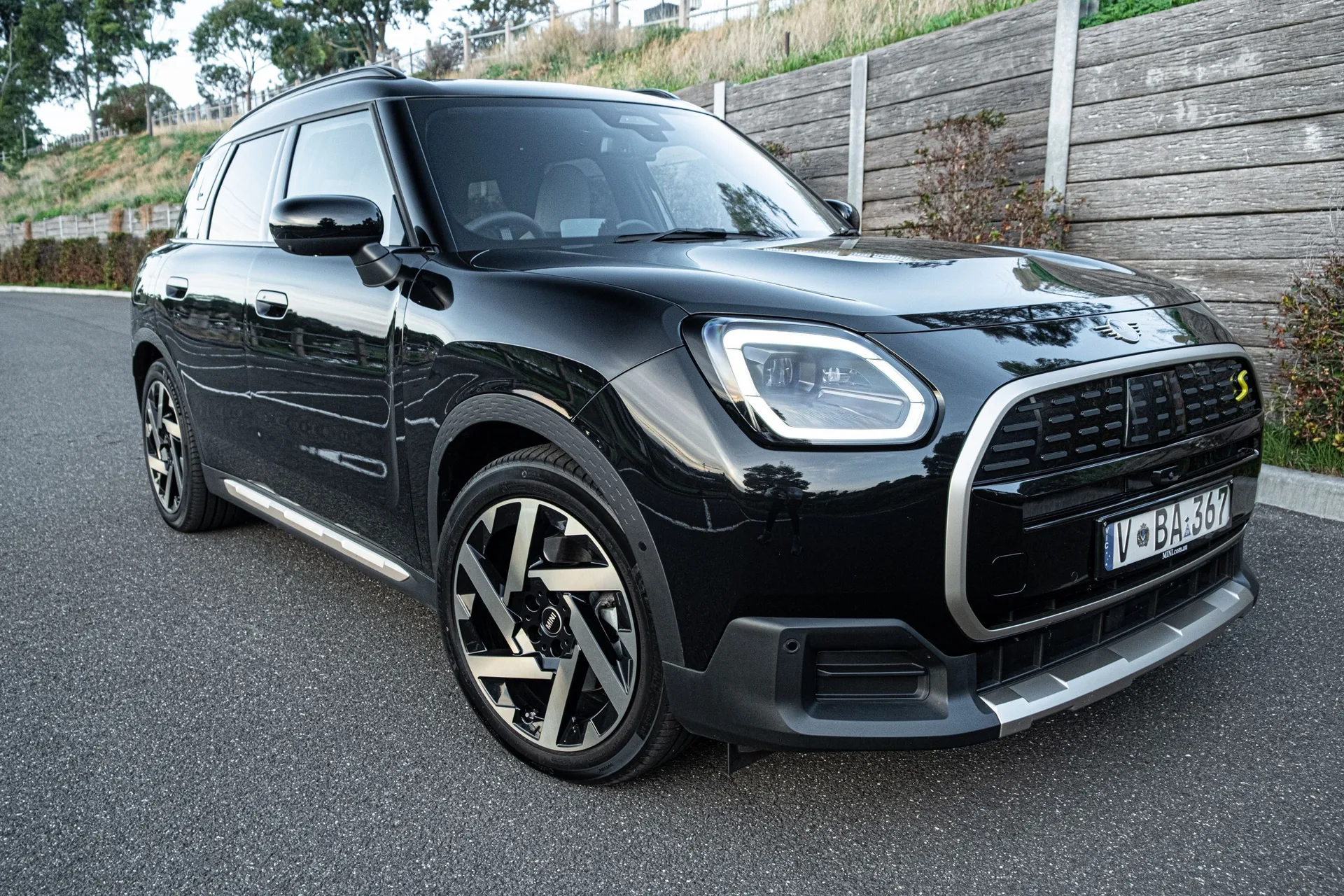 Mini’s 2026 Countryman SE ALL4 Electric: The Most Fun You Can Have With a Bad Idea | Review