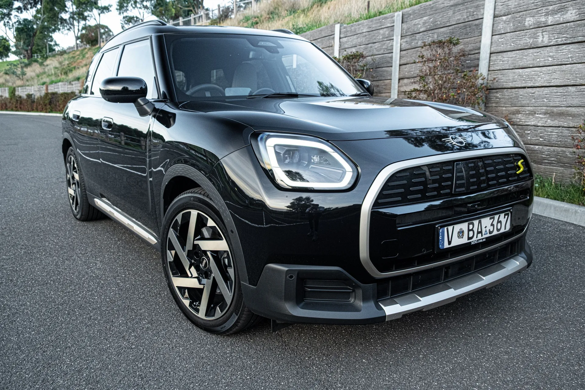 Mini’s 2026 Countryman SE ALL4 Electric: The Most Fun You Can Have With a Bad Idea | Review