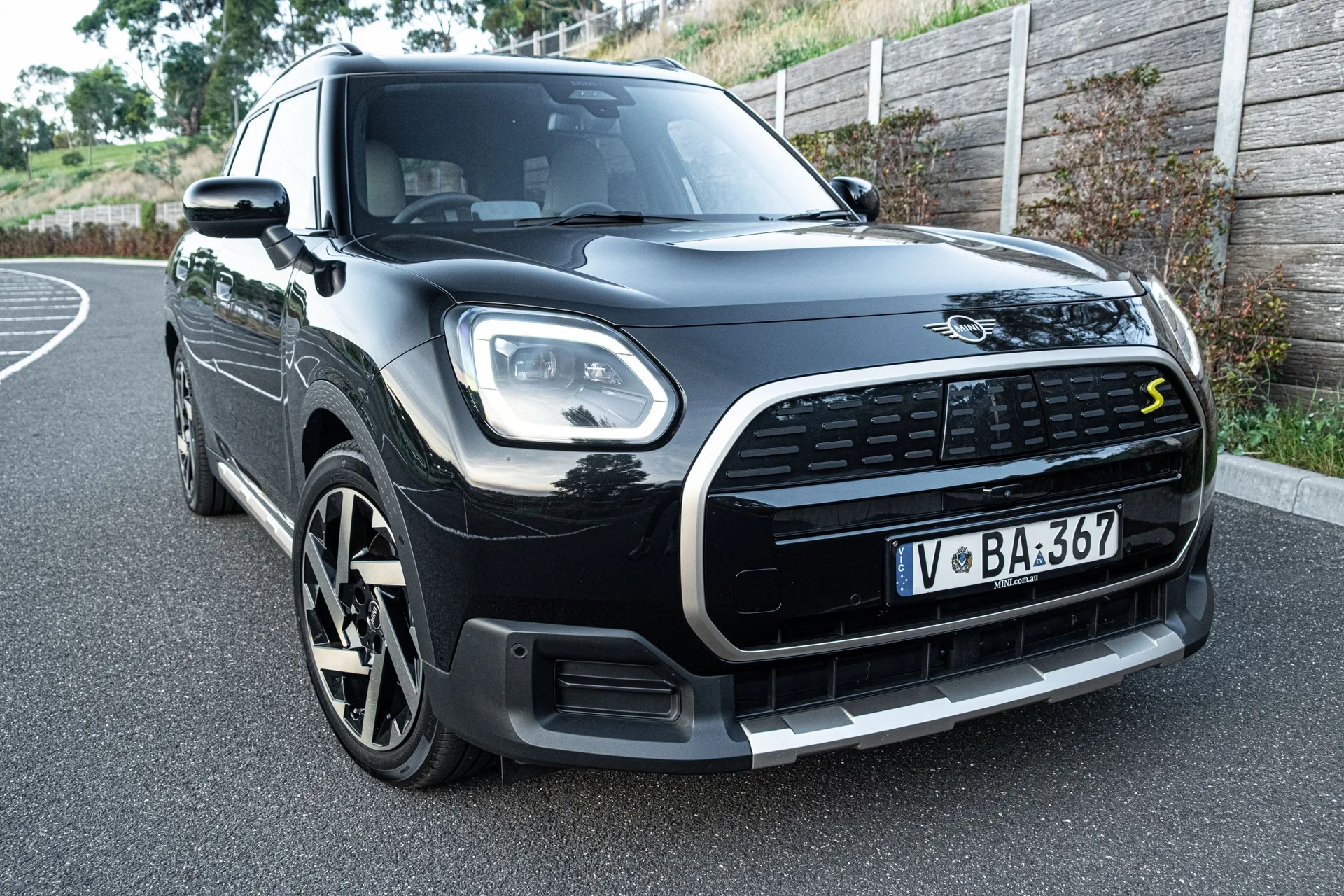 Mini’s 2026 Countryman SE ALL4 Electric: The Most Fun You Can Have With a Bad Idea | Review