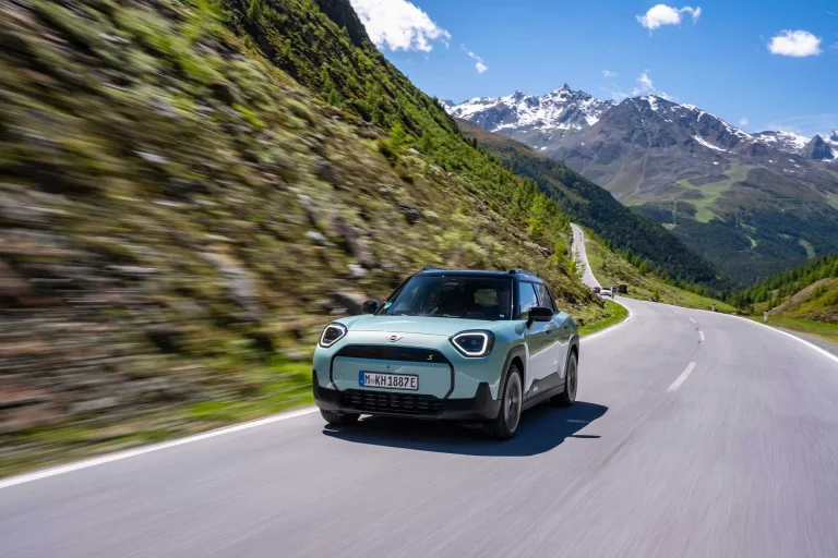 MINI Aceman SE: Crossover complet electric pentru distracția de condus urban