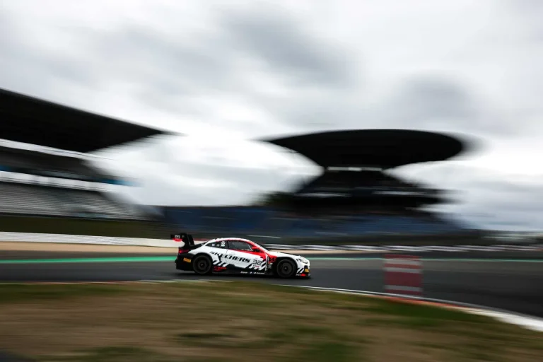 GT World Challenge Europe Nürburgring: Echipa WRT își asigură podiumul general și titlul Cupei de argint, ROWE Racing preia conducerea Cupei de aur