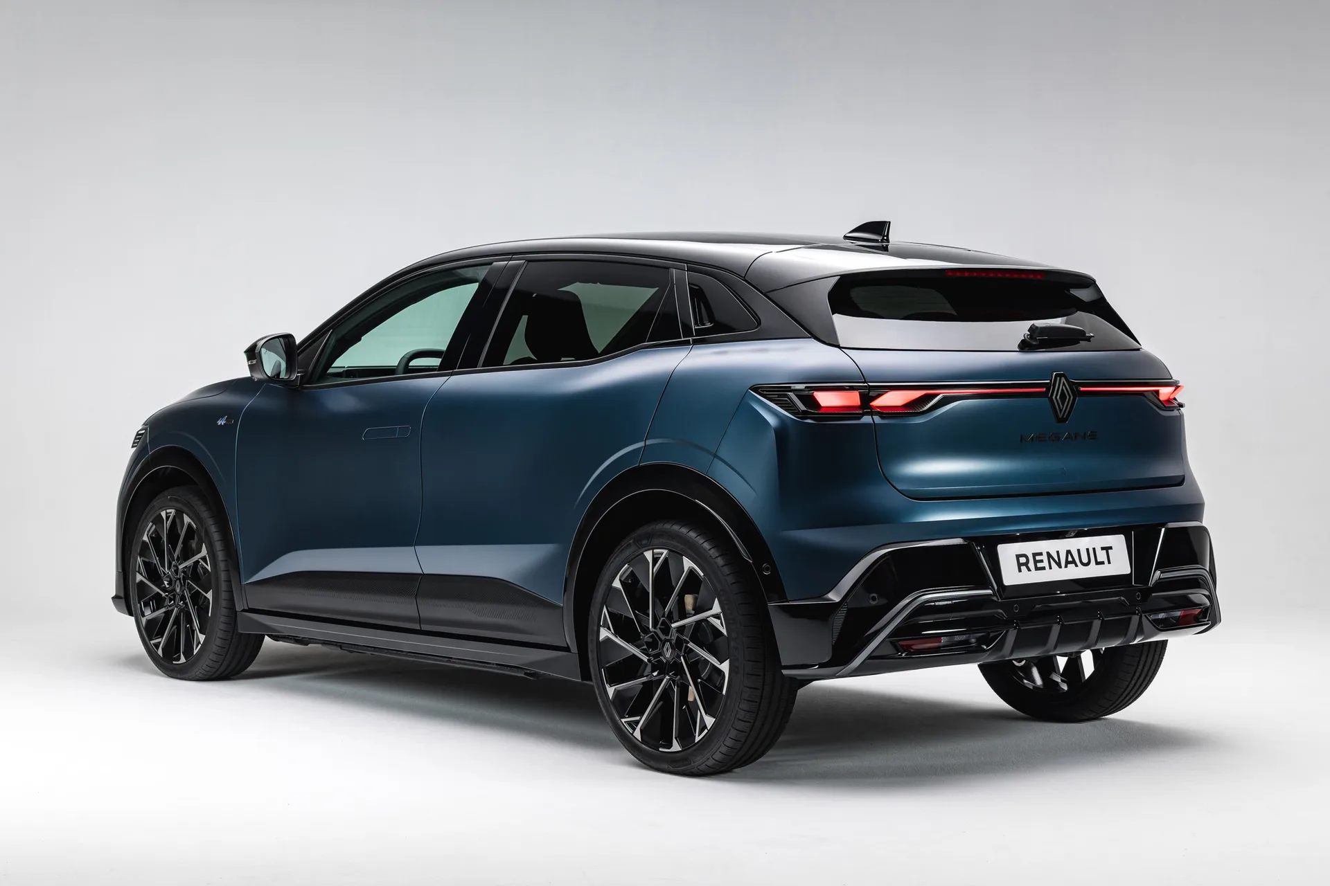 Renault Updates Megane E-Tech EV cu o față mai meschină, baterie mai mare și mai lentă 0-62 mph
