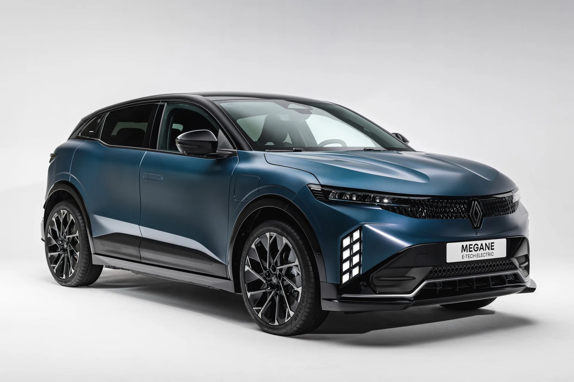 Renault Updates Megane E-Tech EV cu o față mai meschină, baterie mai mare și mai lentă 0-62 mph