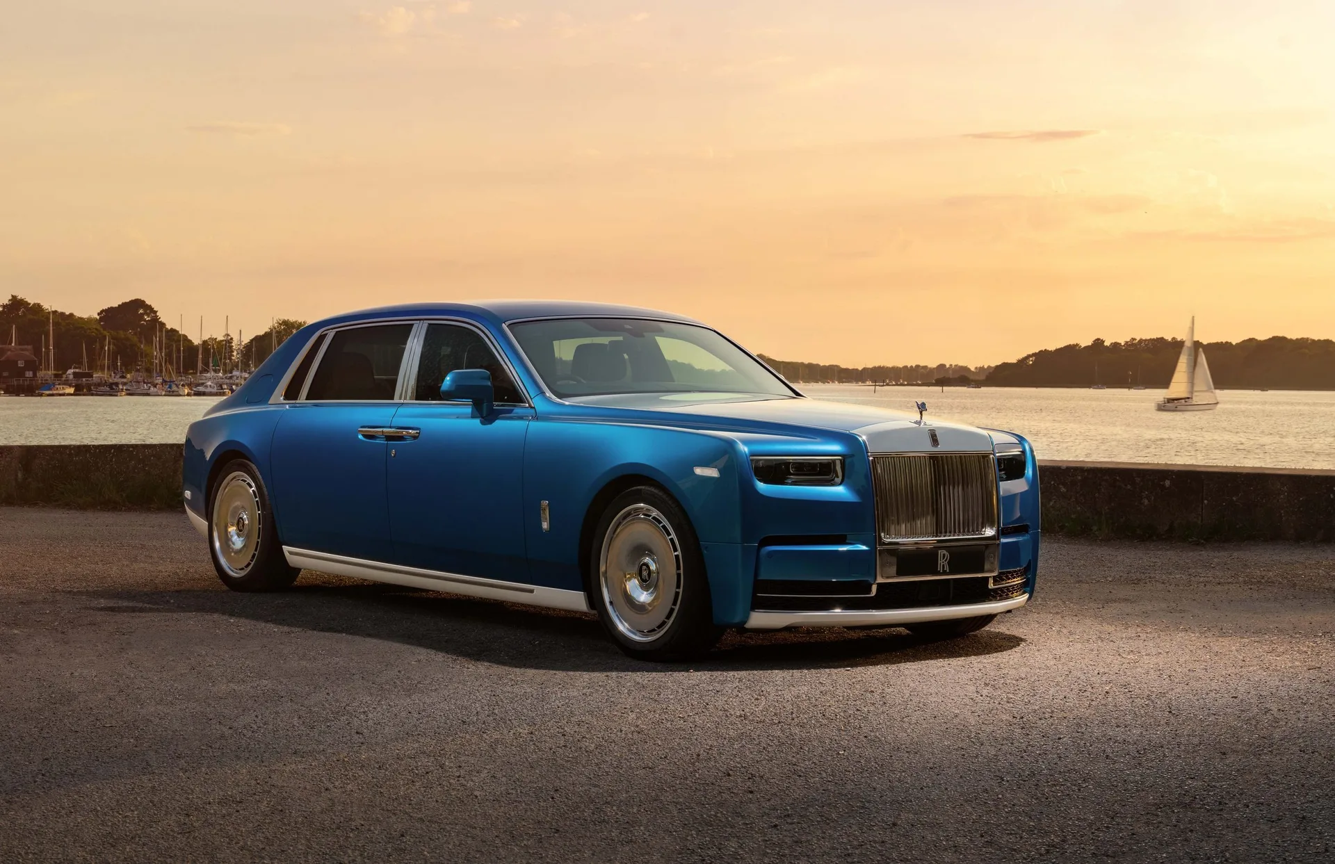 Cea mai recentă regate Phantom a lui Rolls-Royce redefinește iahtul de teren