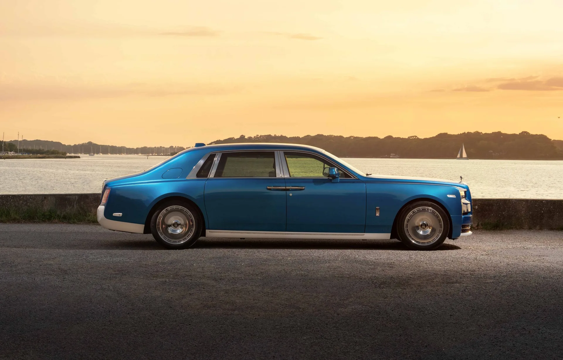 Cea mai recentă regate Phantom a lui Rolls-Royce redefinește iahtul de teren