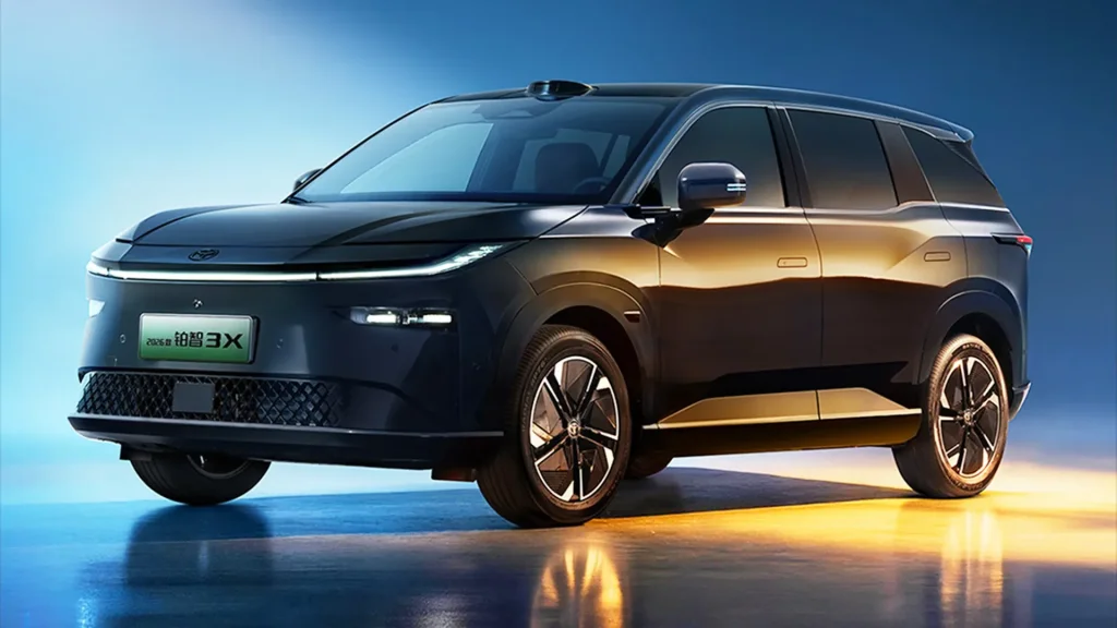 تحتوي سيارة Toyota التي تبلغ قيمتها 16,900 دولار أمريكي على 201 HP ومدى يصل إلى 232 ميلاً ومقاعد للتدليك – ولكنها مخصصة للصين فقط
