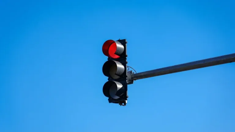 Orașele care răsplătesc șoferii siguri cu lumini verzi fără sfârșit văd o scădere dramatică a vitezei și a accidentelor