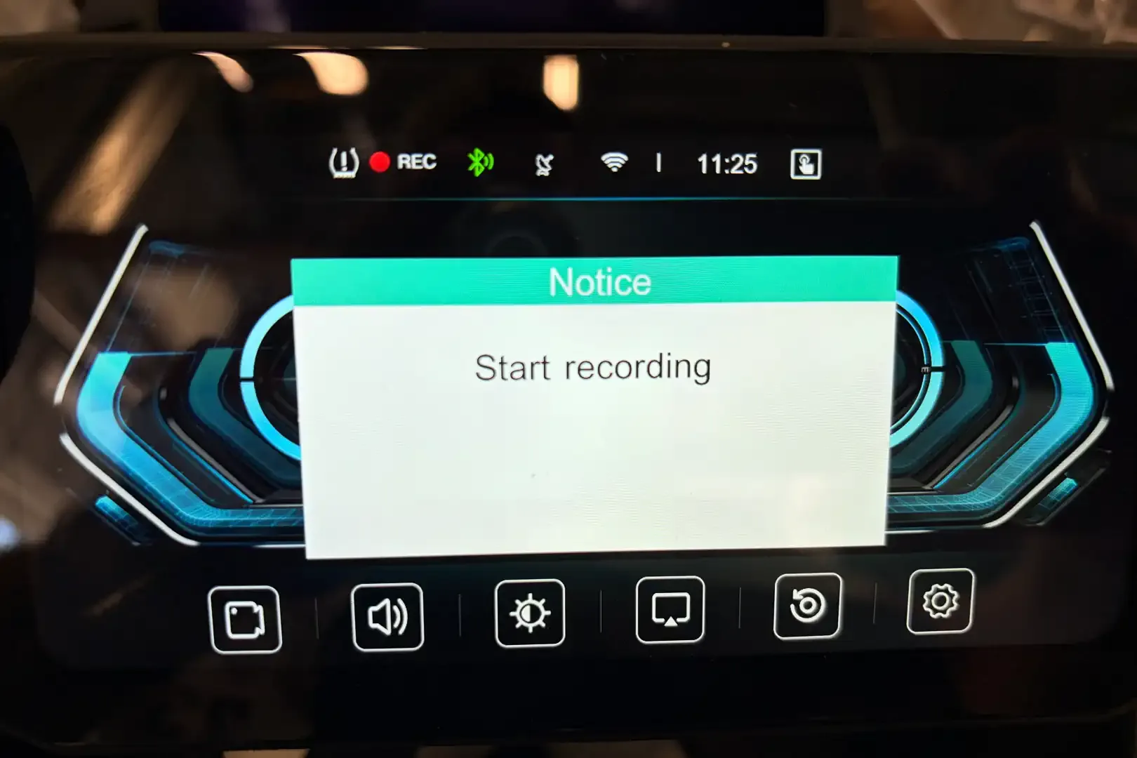CPMC X6 Review: A Feature-Rich CarPlay Display for Motorcycles with Some Rough Edges