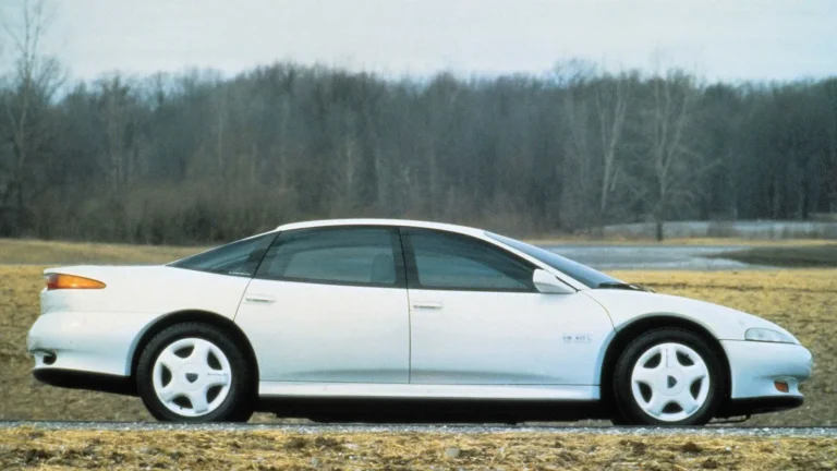 După Chrysler Bought AMC, aproape am primit acest sedan sport V8