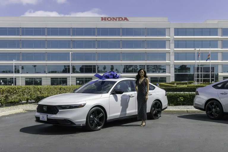 Honda продає свій 15-мільйонний Accord — одна сестра купує його, інша бере наступного