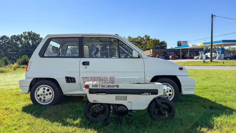 Un exemplar rar Honda City Turbo II la pachet cu o scuteră Motocompo și-a găsit un nou proprietar