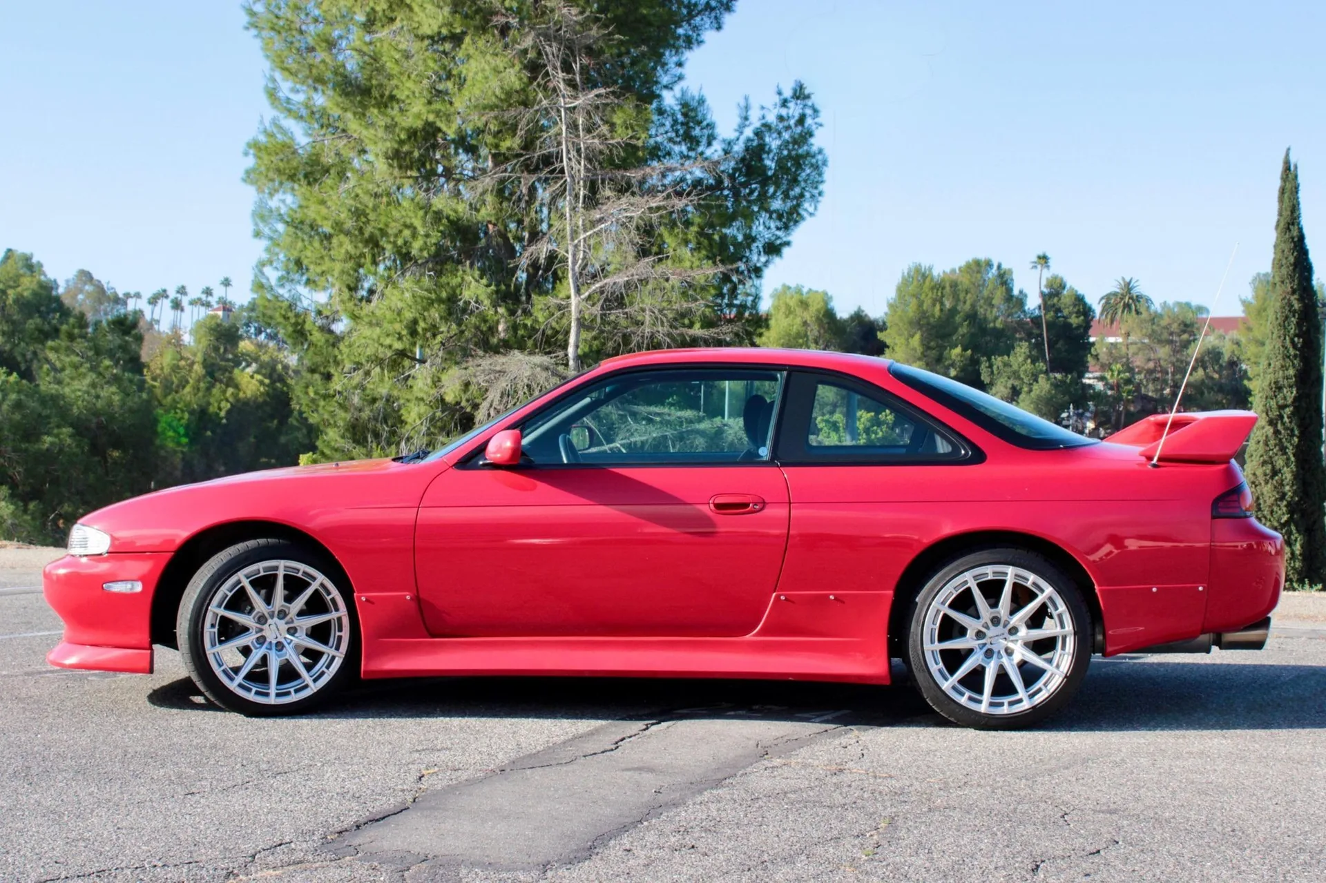 Цей 240SX 1996 року з пробігом усього 9 500 миль не перетворили на «дріфт-скелет» — він продається