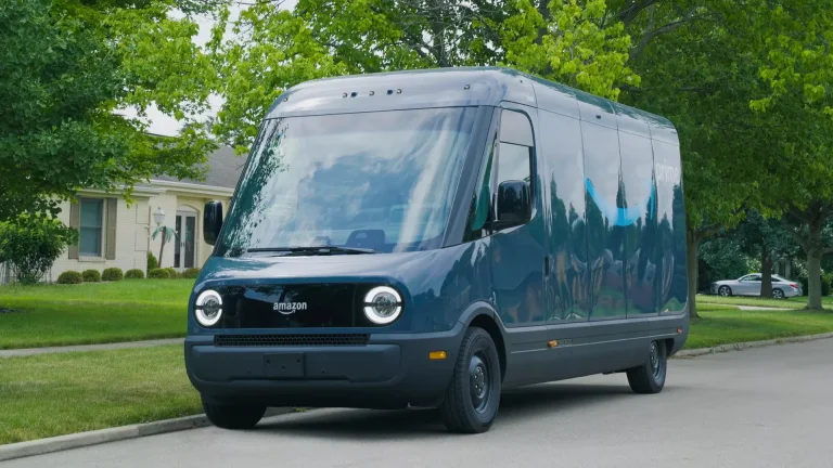 У Amazon змінили роботу кондиціонера в електровантажівках Rivian: водії потерпають від спеки
