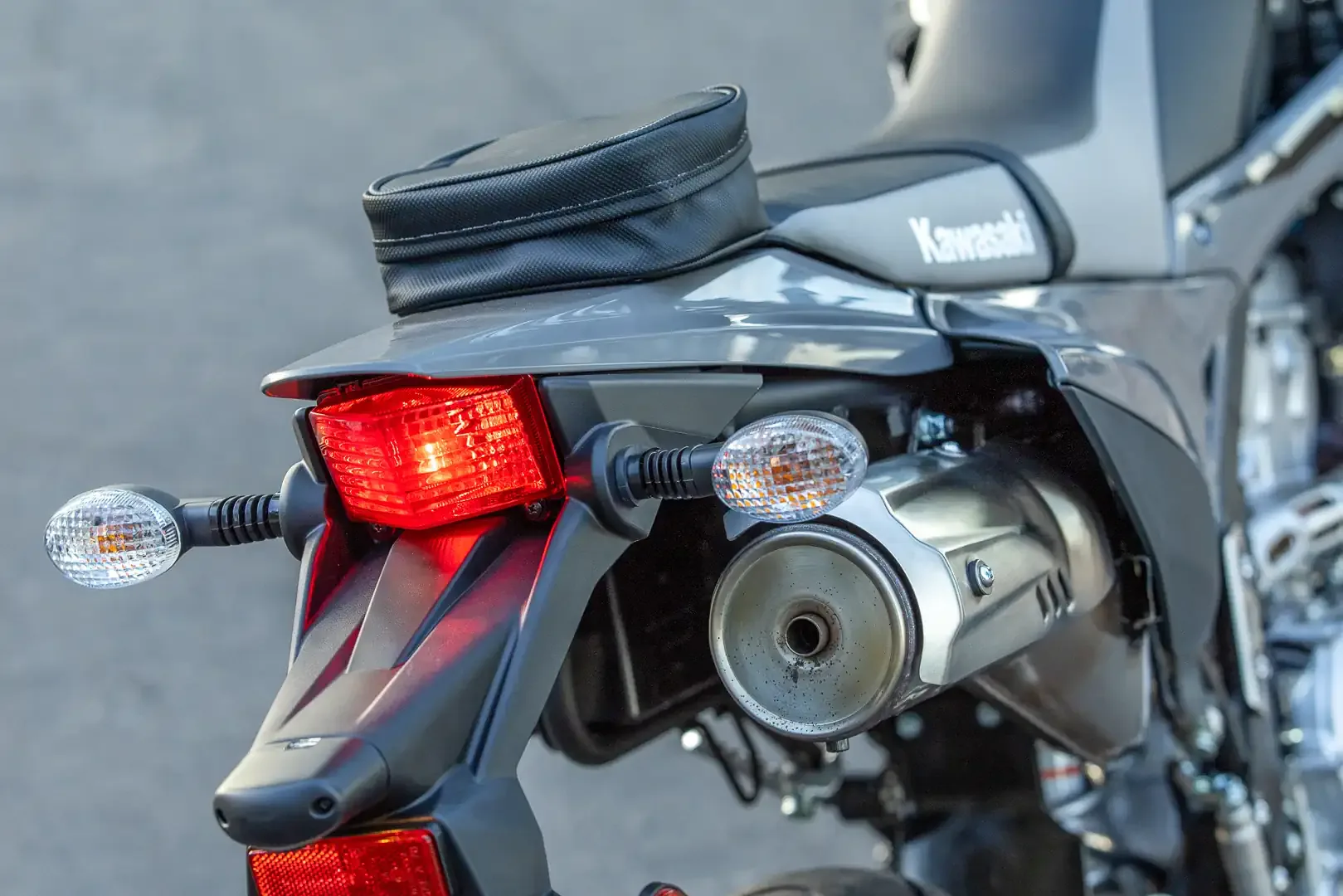 Kawasaki KLX300SM (2024): Характеристики, цена и всичко за модела