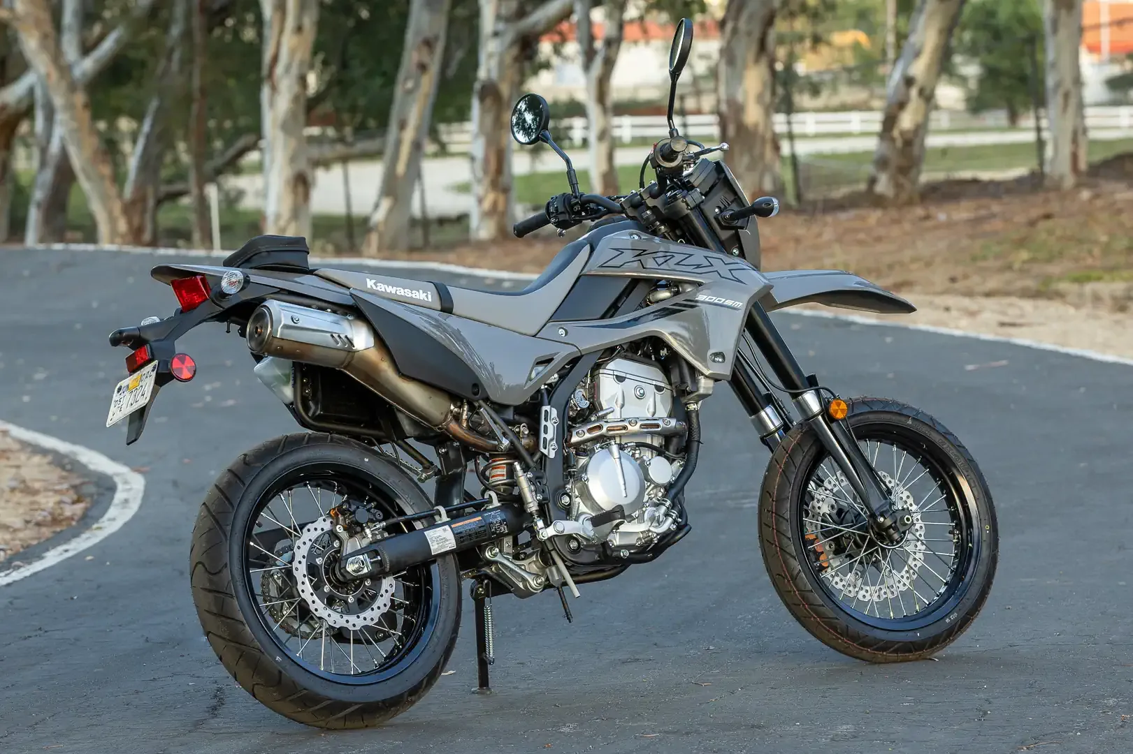 Kawasaki KLX300SM (2024): Характеристики, цена и всичко за модела