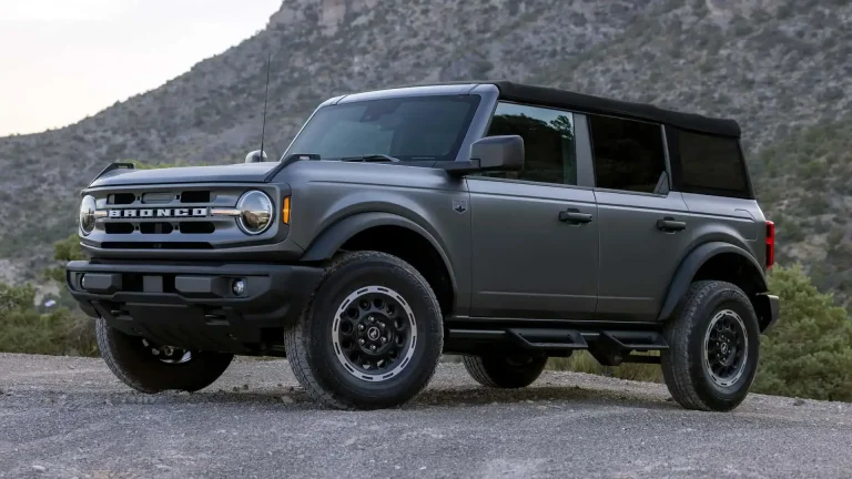 Ford відкликає 777 000 вантажівок і позашляховиків у двох окремих кампаніях