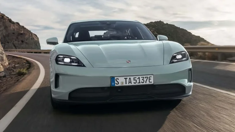 Porsche закриває чотири дилерські центри в Китаї на тлі різкого падіння продажів і скорочення прибутку