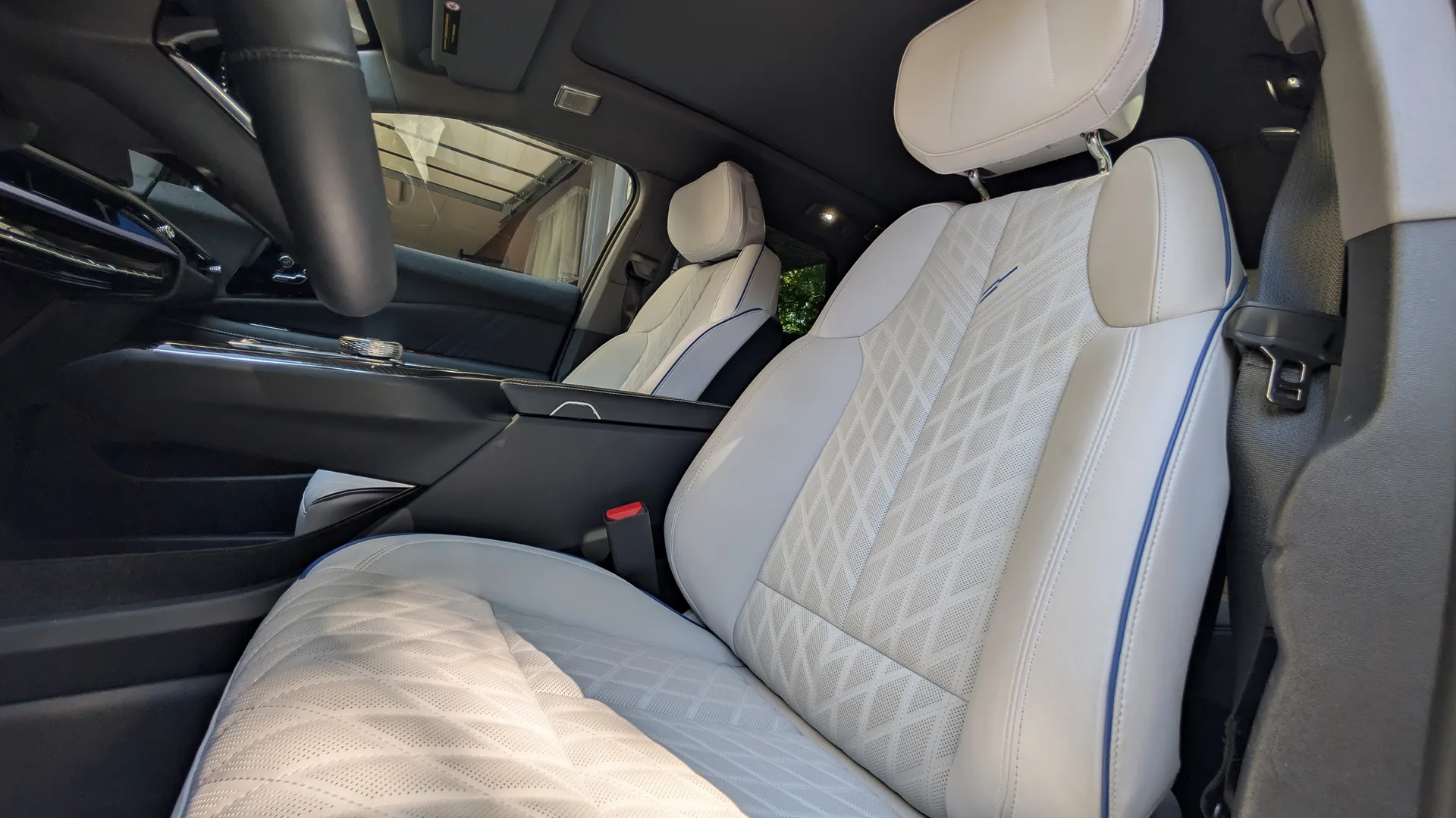2026 Cadillac Optiq-V: سيارة كهربائية بقوة 519 حصانًا تتحدى التصنيف | مراجعة