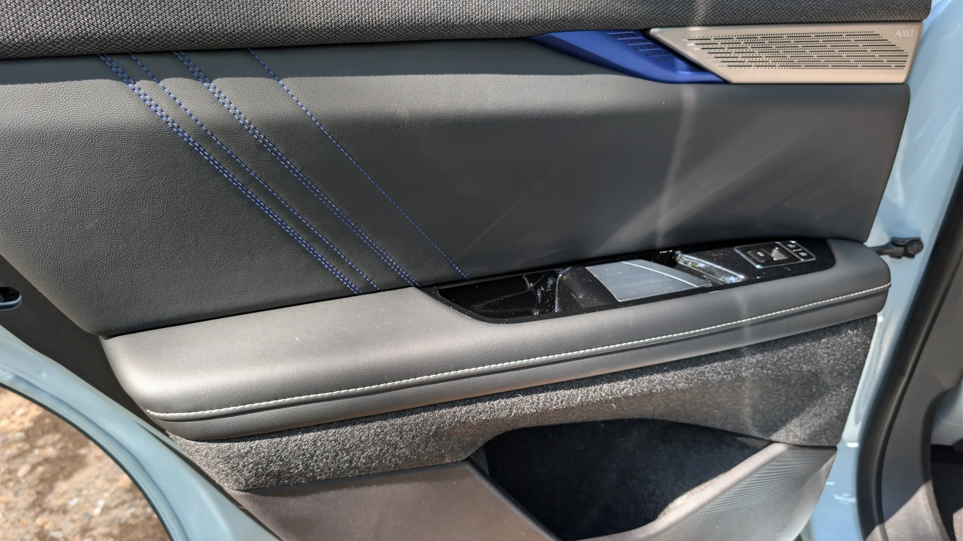 2026 Cadillac Optiq-V: سيارة كهربائية بقوة 519 حصانًا تتحدى التصنيف | مراجعة