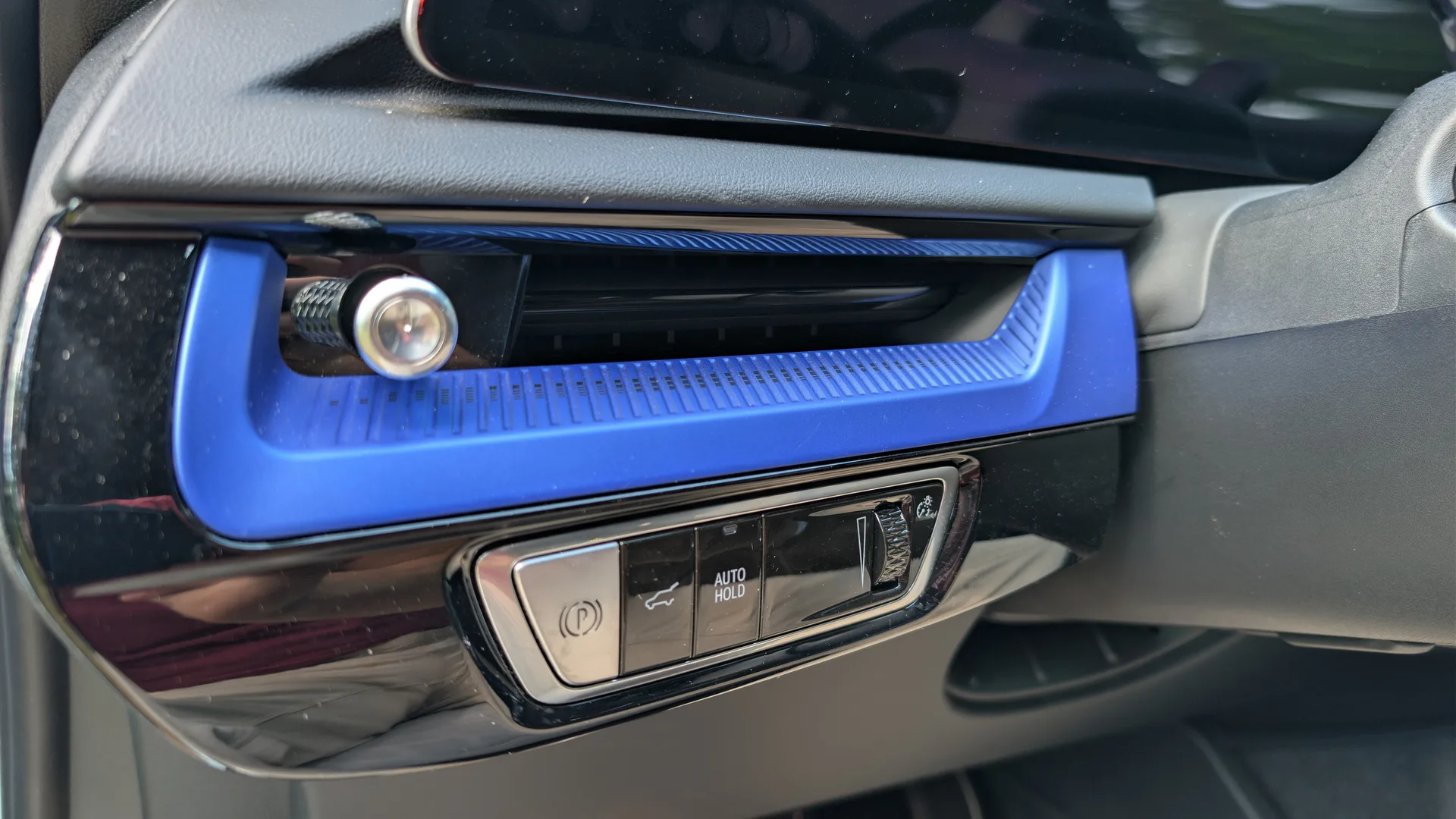 2026 Cadillac Optiq-V: سيارة كهربائية بقوة 519 حصانًا تتحدى التصنيف | مراجعة