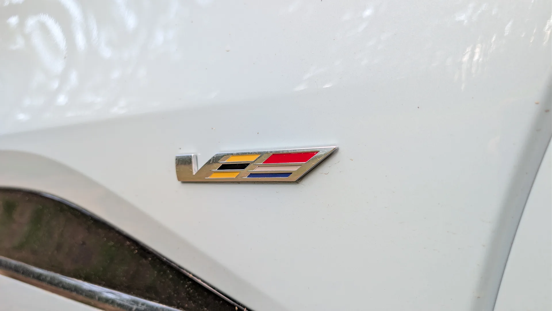 2026 Cadillac Optiq-V: سيارة كهربائية بقوة 519 حصانًا تتحدى التصنيف | مراجعة