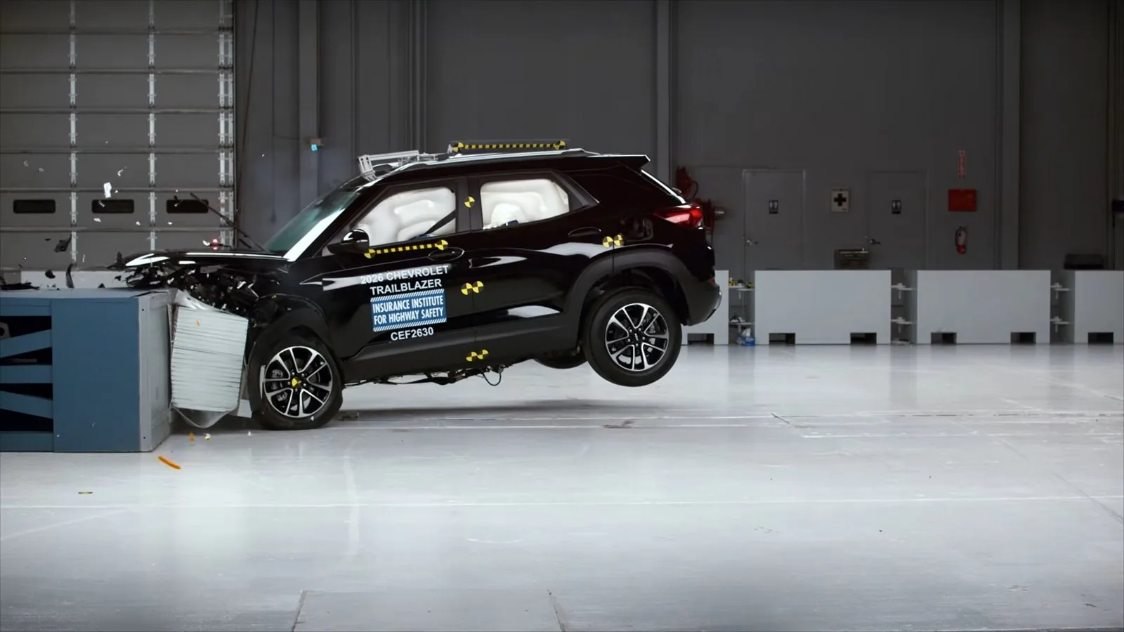 اختبارات التصادم IIHS 2026: تقييم ست سيارات في مقارنة أمان شاملة