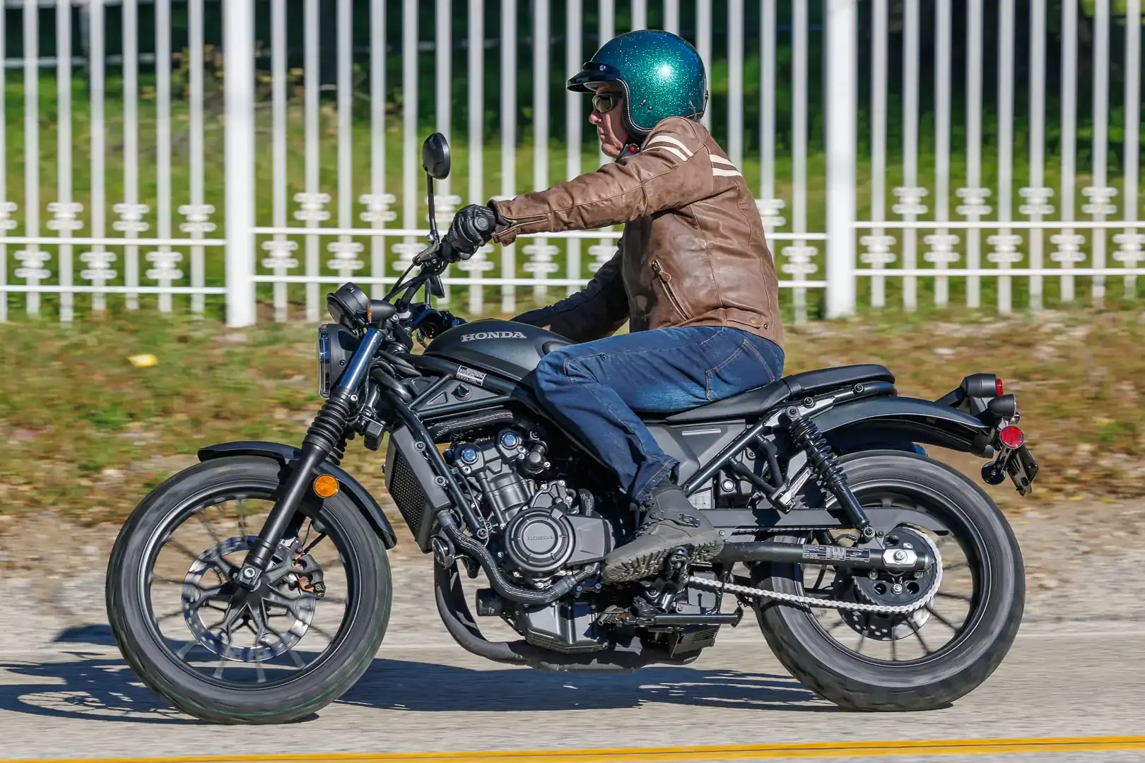 Test Honda SCL500 2026: o mașină a timpului în stil scrambler