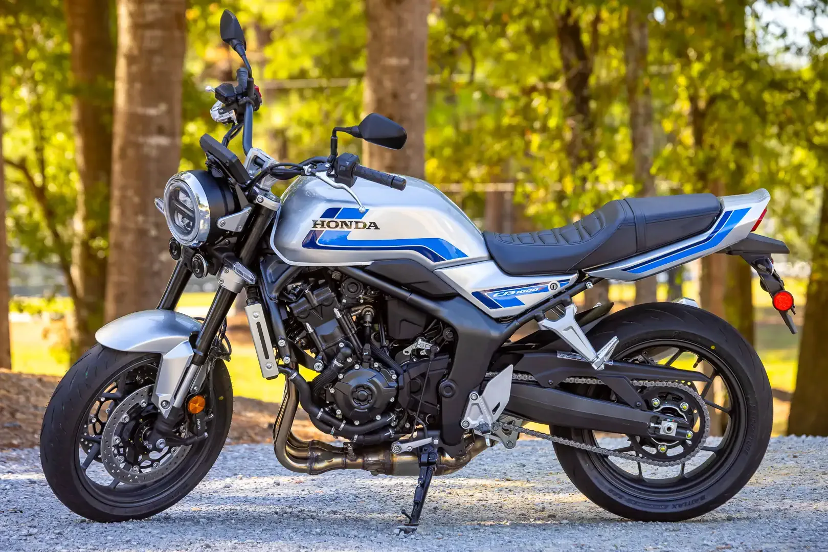 Тест на Honda CB1000F за 2026 г.: Ретро-модерен роудстър с класически дух и съвременна мощ