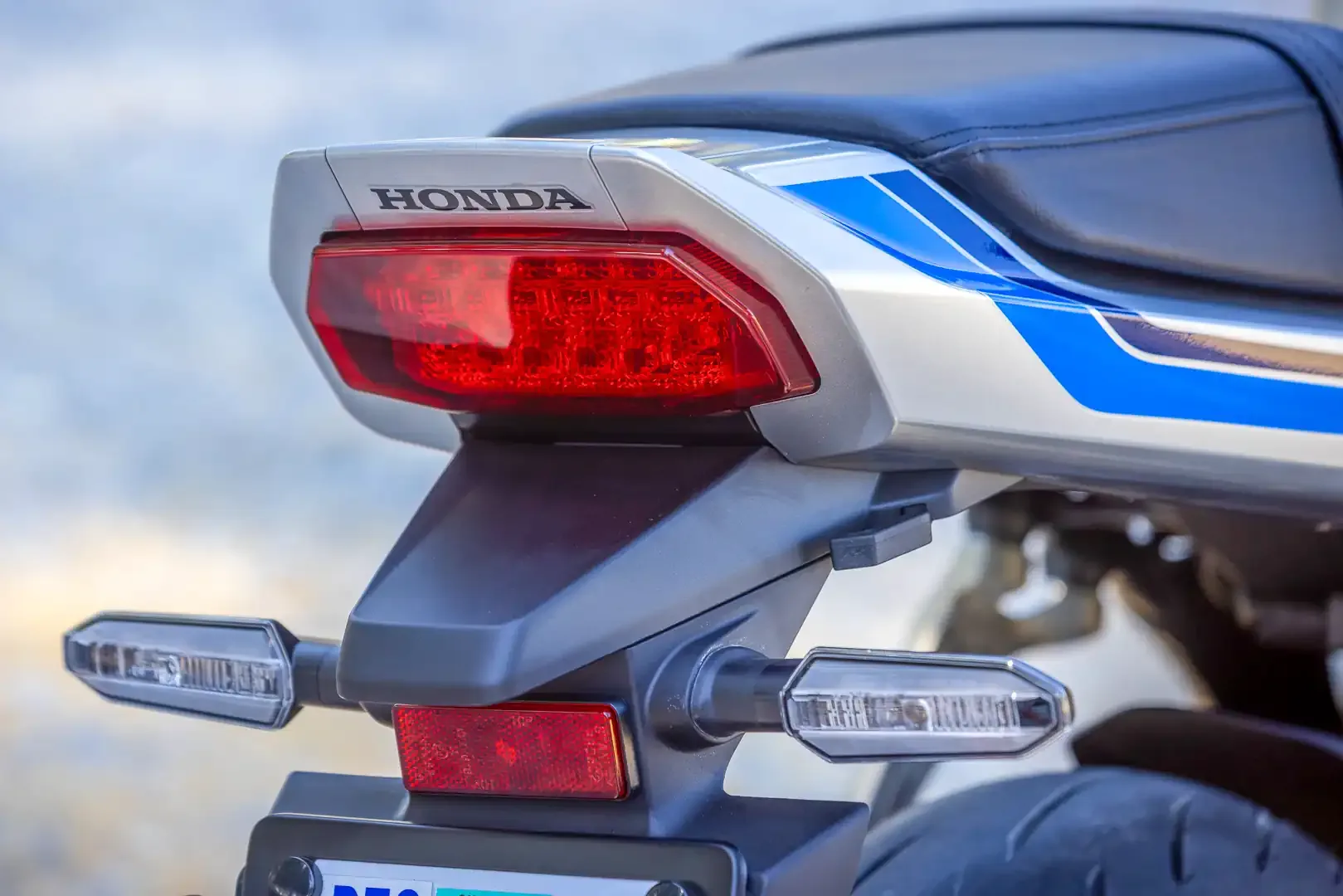 Тест на Honda CB1000F за 2026 г.: Ретро-модерен роудстър с класически дух и съвременна мощ