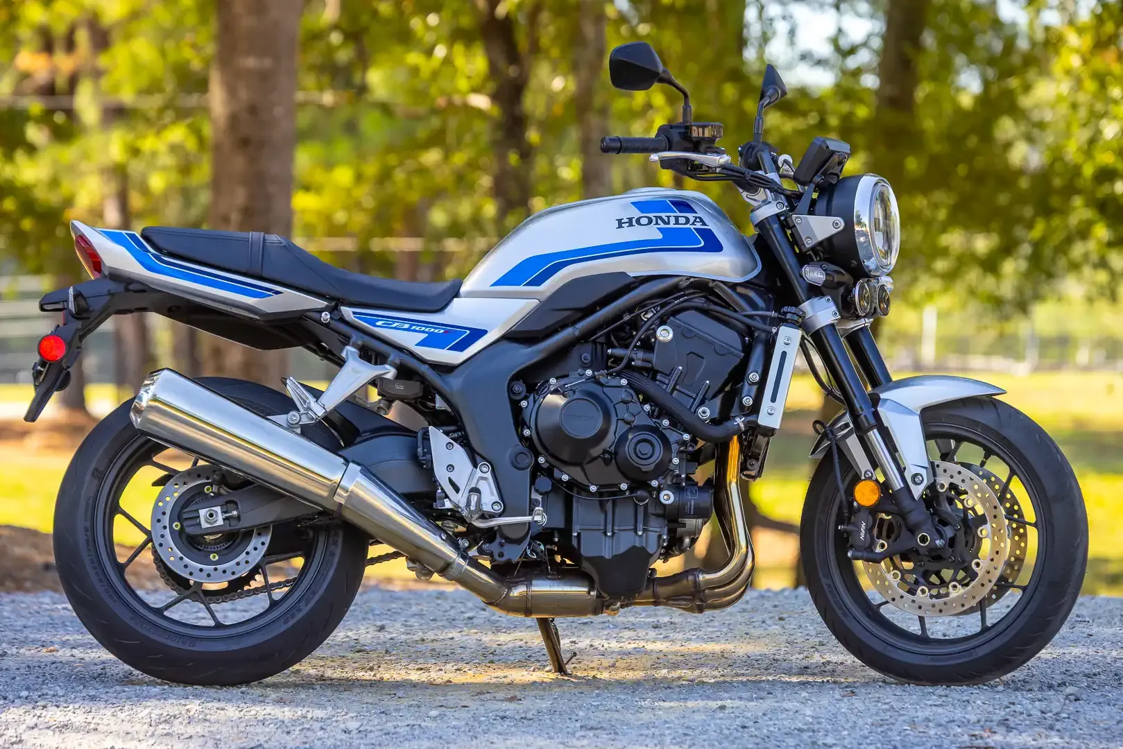Тест на Honda CB1000F за 2026 г.: Ретро-модерен роудстър с класически дух и съвременна мощ