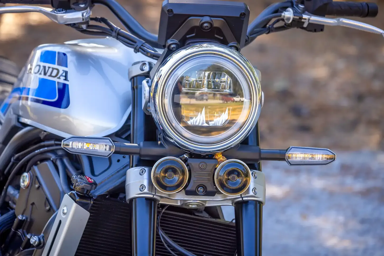 Тест на Honda CB1000F за 2026 г.: Ретро-модерен роудстър с класически дух и съвременна мощ