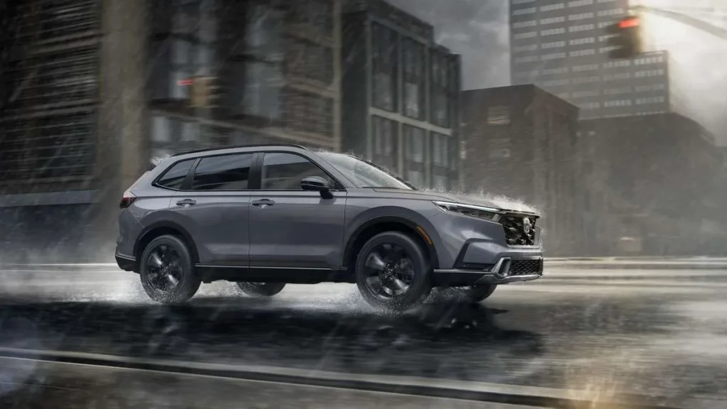 En qué coche piensa cambiar el dueño de un Honda CR-V Hybrid: del Camry al Rivian