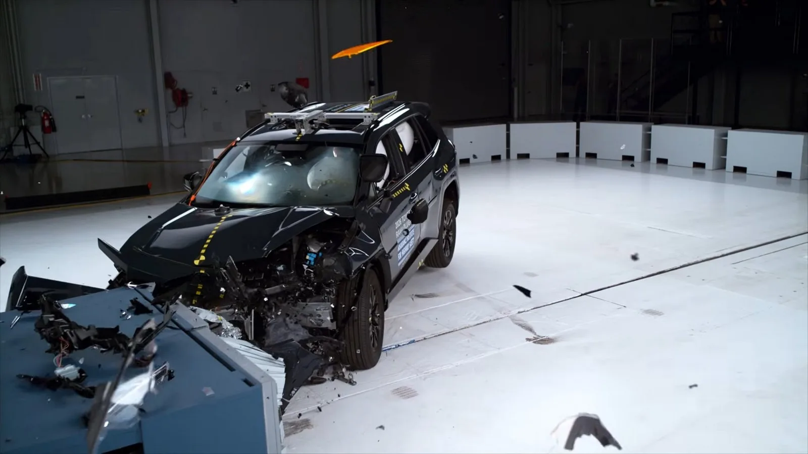 اختبارات التصادم IIHS 2026: تقييم ست سيارات في مقارنة أمان شاملة