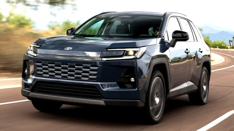 Toyota Глобальні продажі продовжують падати, через крах у Китаї виною тому ціни на газ