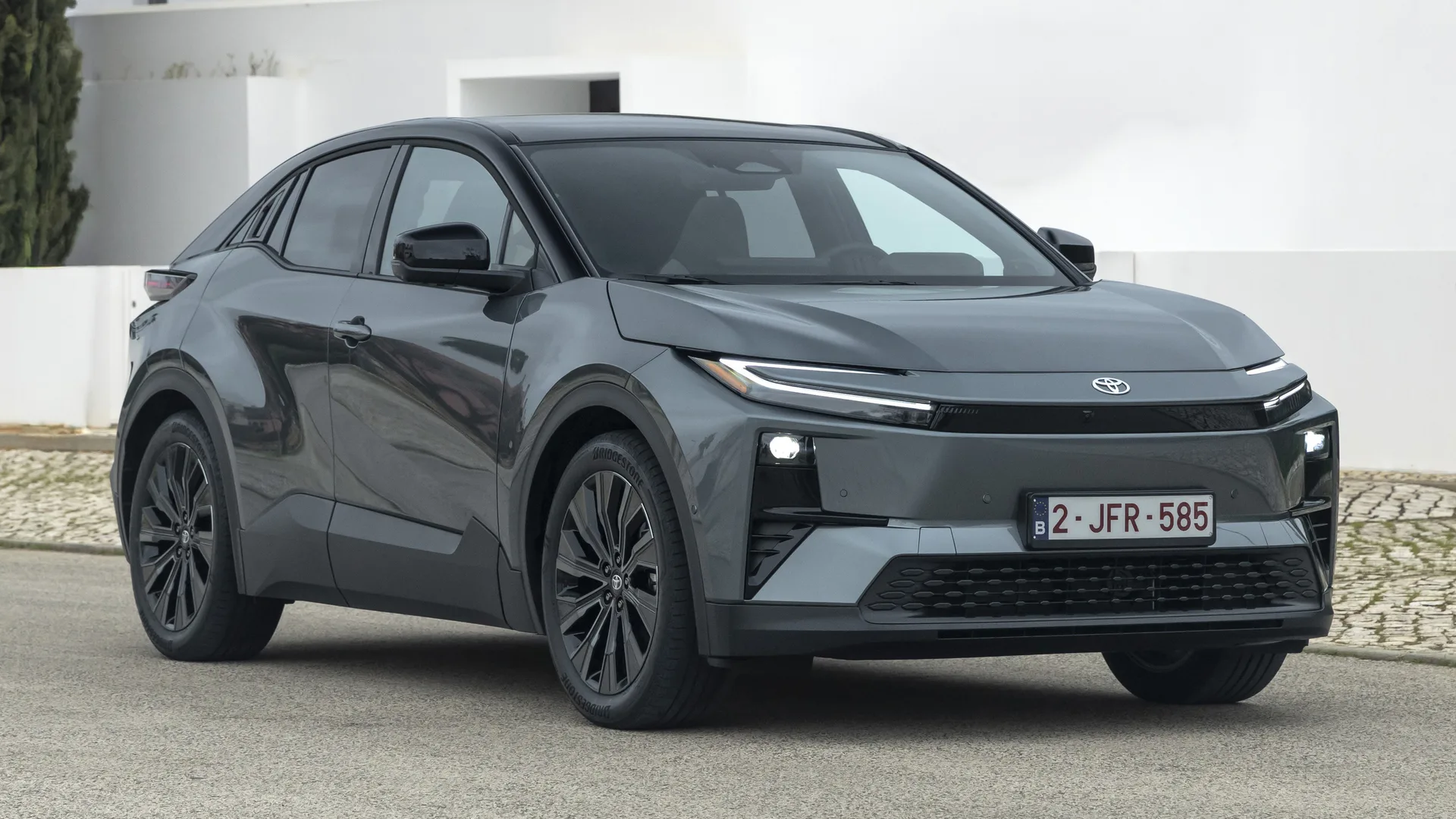 تستمر المبيعات العالمية لـ Toyota في الانخفاض، مع انهيار الصين الذي يلقي باللوم فيه على أسعار الغاز