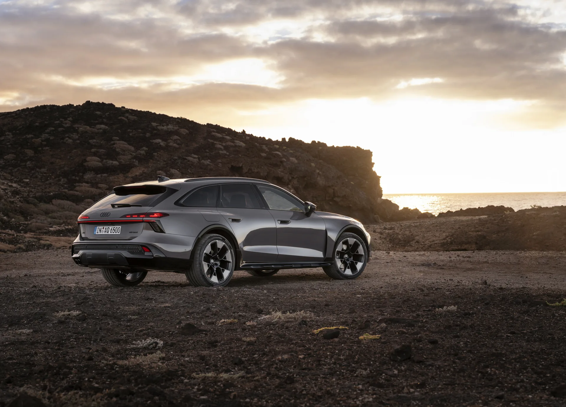 Audi الجديد A6 Allroad يحصل على هيكل عريض على طراز RS6 لينافس سيارات الدفع الرباعي المملة