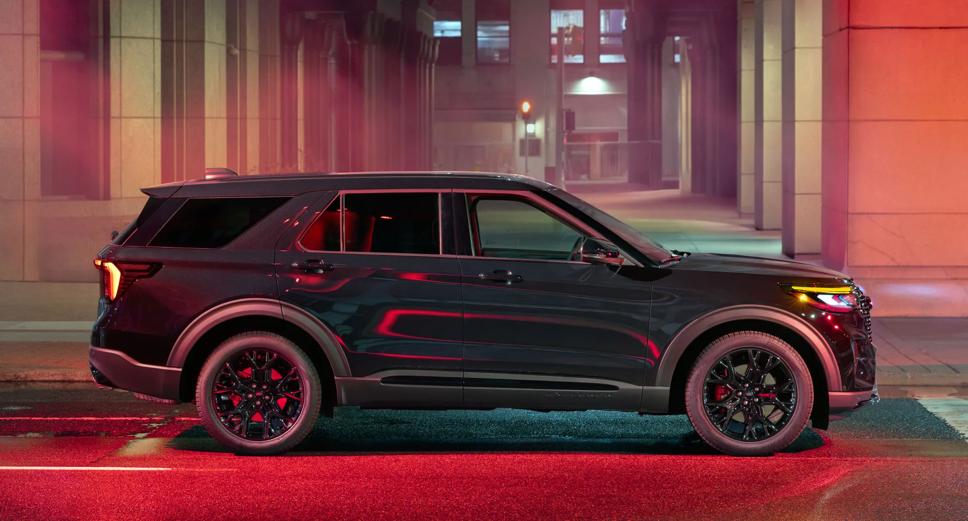 El nuevo paquete Sinister del Ford Explorer ST: un SUV con estilo vampírico y sin cambios de potencia