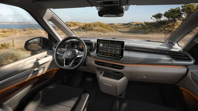 VW повертає забуту назву для Multivan, але не скрізь: у Британії — Caravelle, а в Німеччині — Multivan